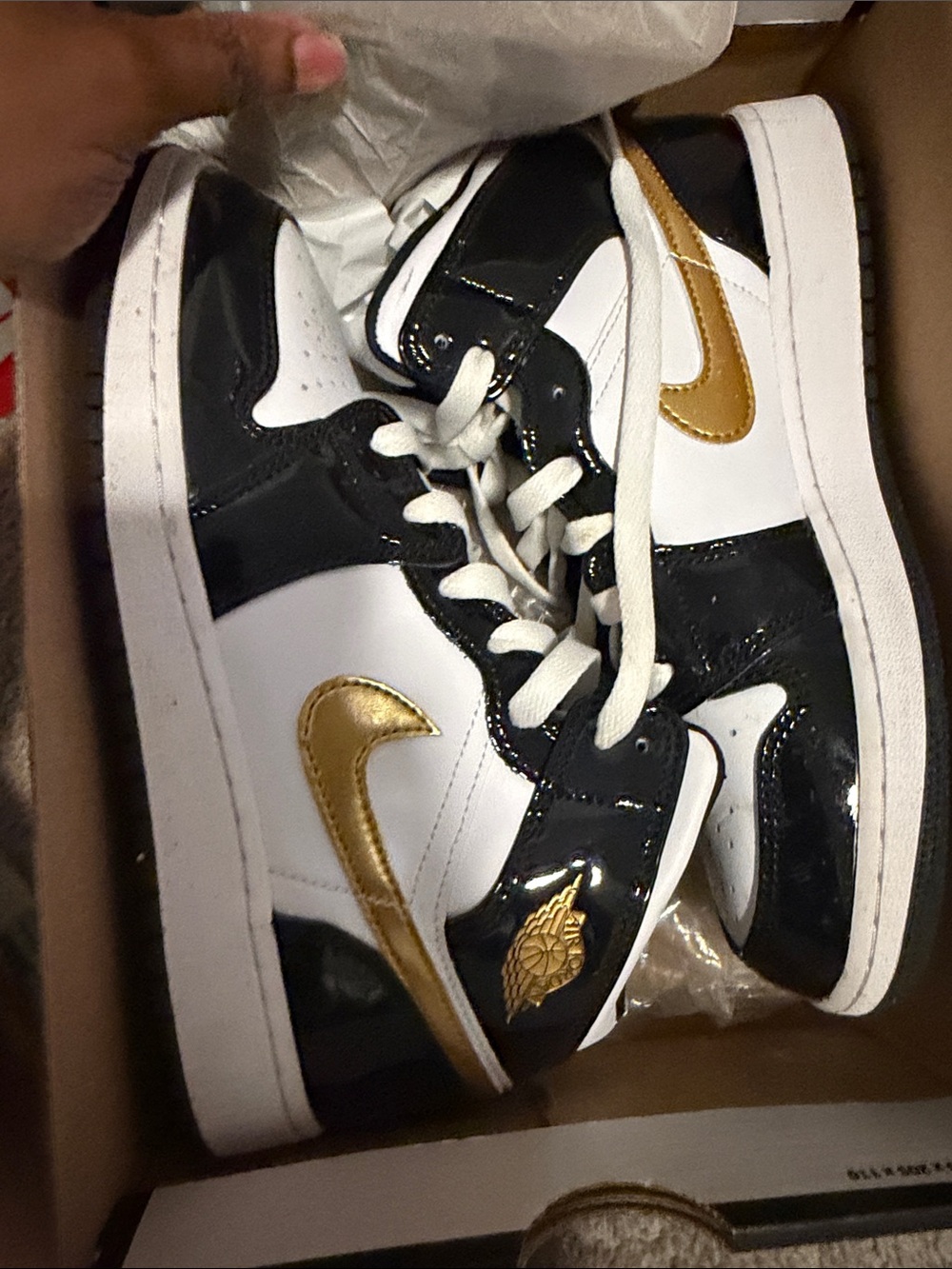 Jordan 1 Mid SE - Women Black, White & Gold Mid-Top Sneakers